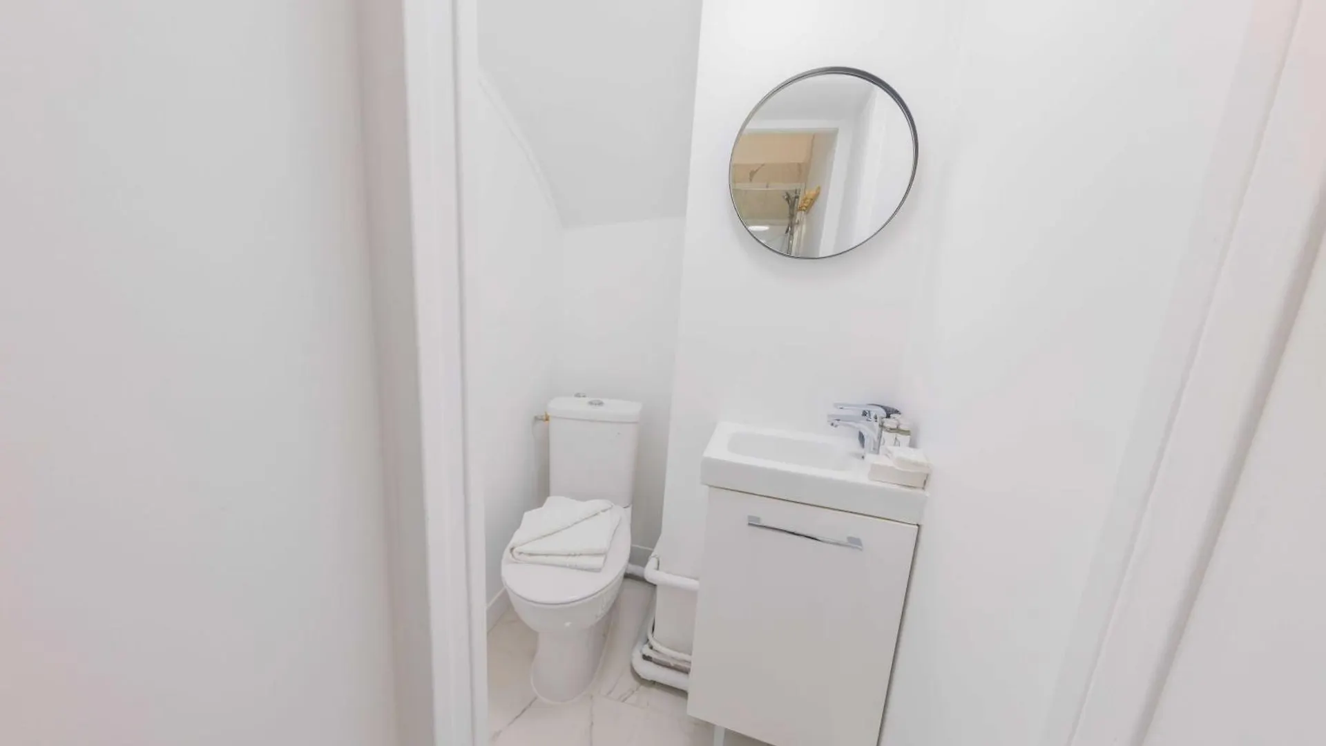 Welcoming - 3p - Strasbourg-saint-denis * باريس